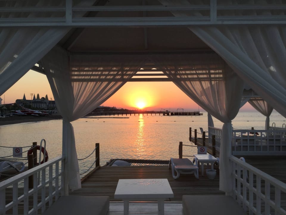 Sonnenaufgang in den Cabanas Titanic Deluxe Lara