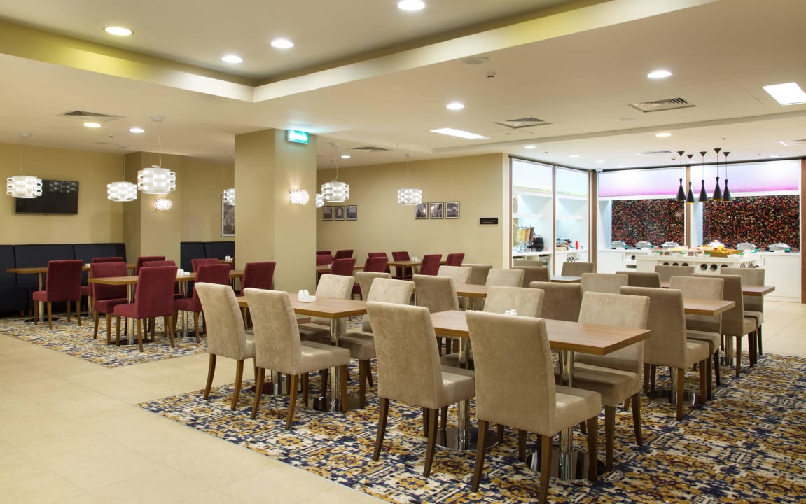 Dining Area Hampton by Hilton Moscow Strogino