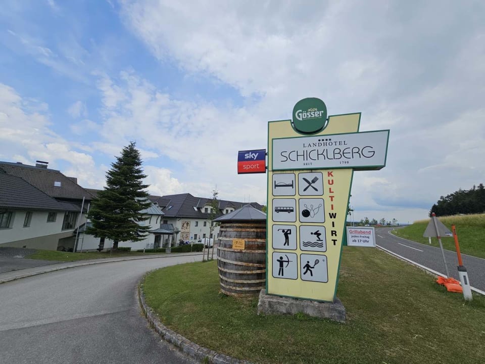 Außenansicht 1A Landhotel Schicklberg