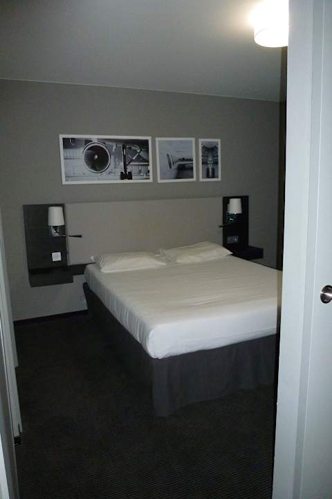 Blick ins Schlafzimmer Appart'City Strasbourg Aéroport