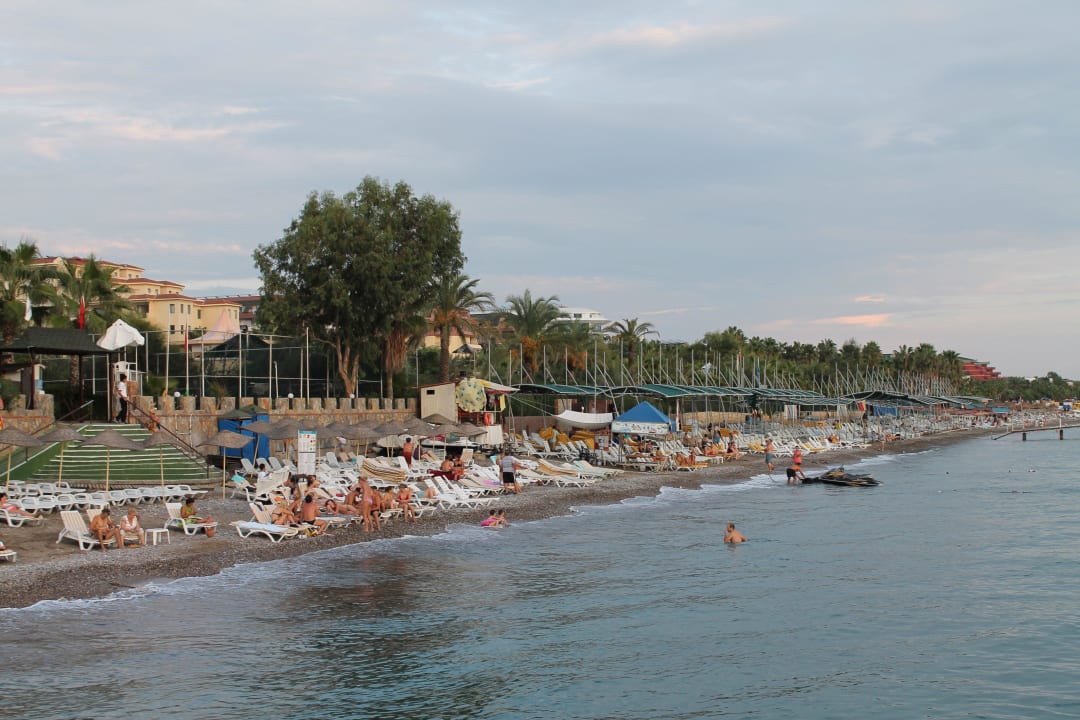 Hotel-Strand rechts der Treppe Holiday Park Resort