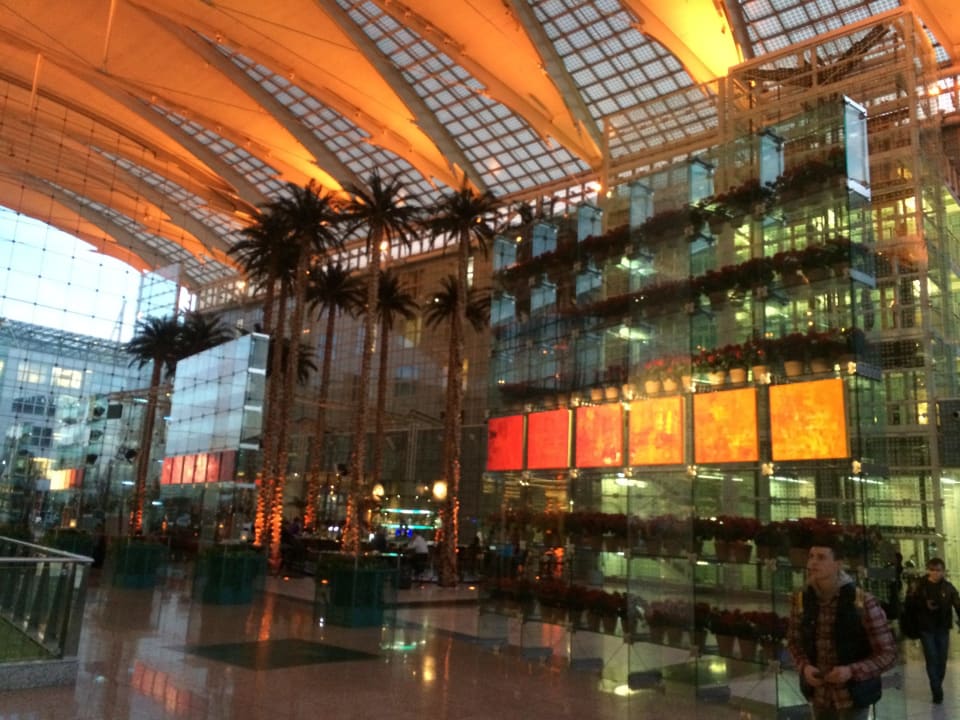 Lobby und Bar Hilton Munich Airport