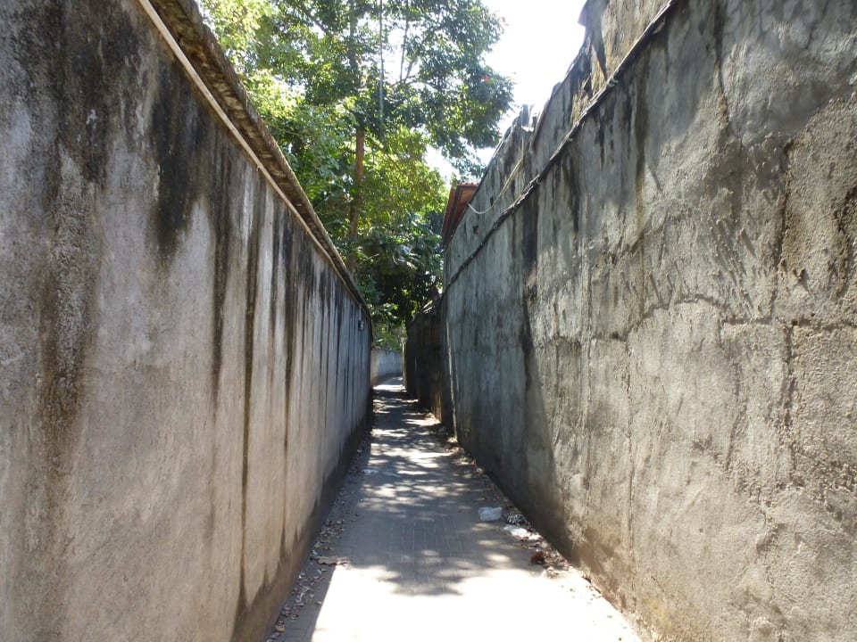 Weg zum Strand Hotel Ibis Styles Bali Benoa