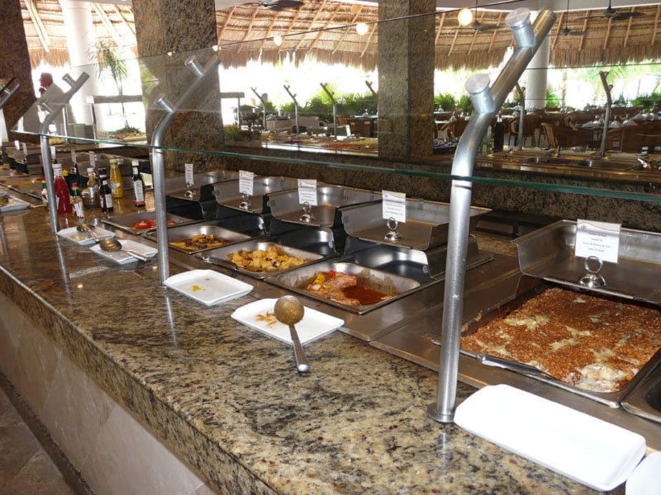 Mittagsbuffet im Strandrestaurant Catalonia Royal Tulum Beach & Spa Resort - Adults only