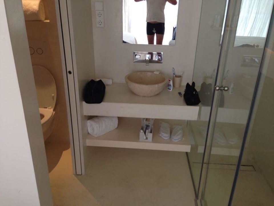 Kleines Waschbecken, nicht abgetrennt zum restlichen Zimmer Destino Pacha Ibiza Resort - Adults only