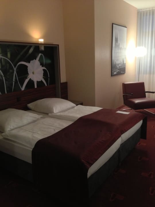 Doppelbett Premier Inn Köln City Mediapark