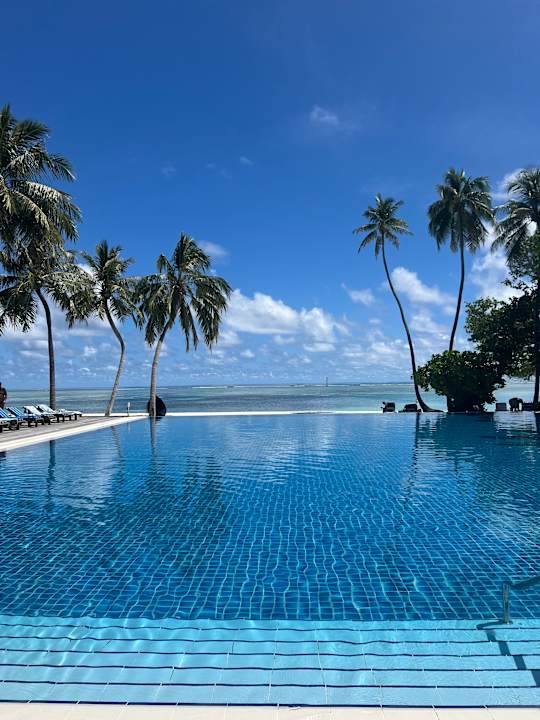 Pool Meeru Maldives Resort Island
