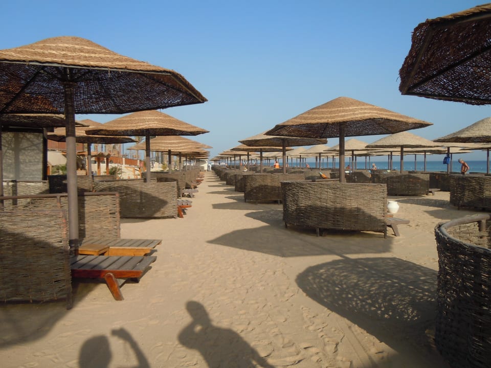 Jedes Liegenpaar hat seinen eigenen Sonnenschutz Makadi Spa - Adults only