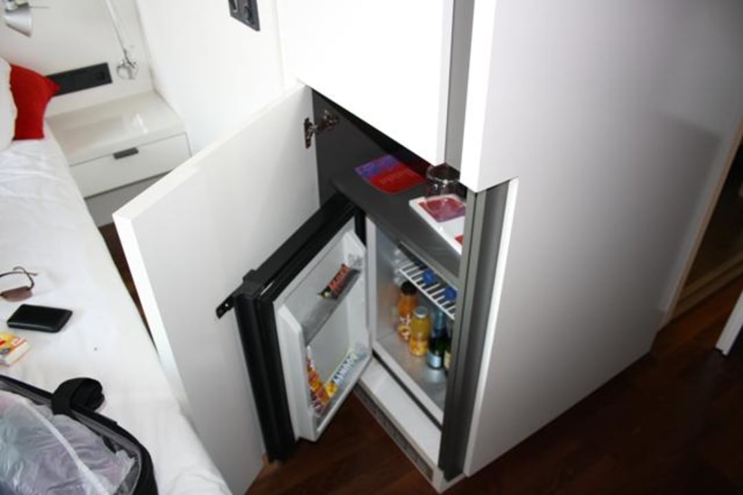 Blick in die Minibar Hotel Bohem Art