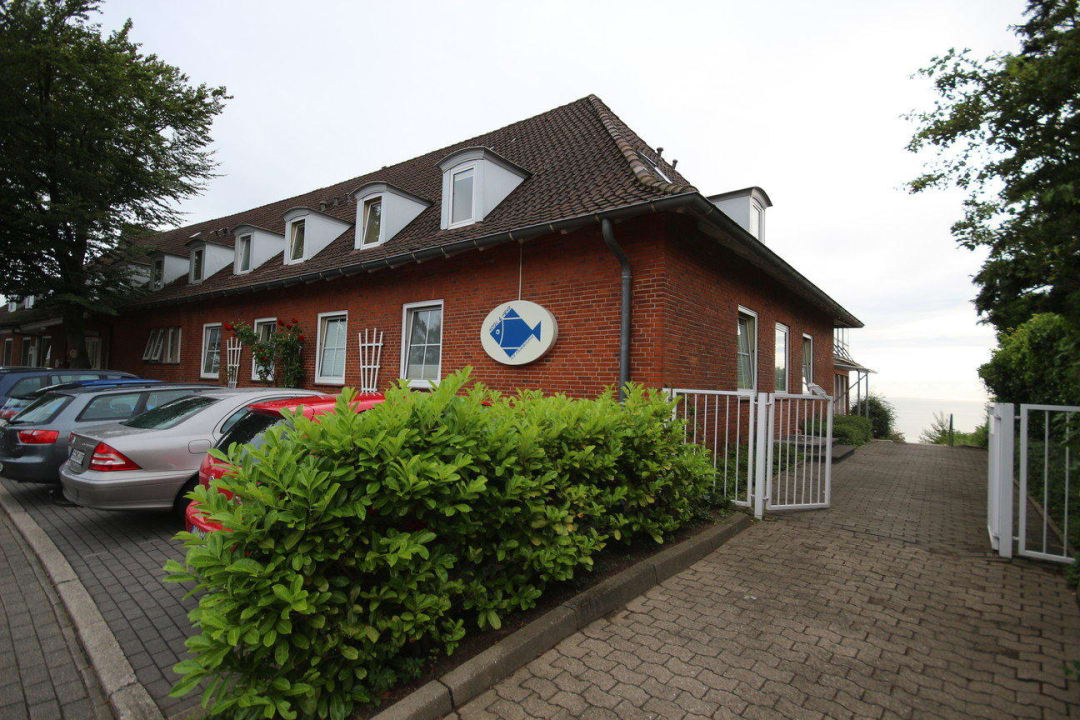 Straßenfront Hotel Alte Fischereischule