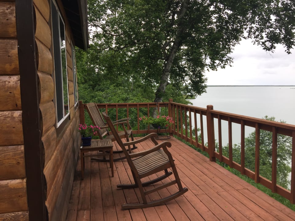 Außenansicht Redoubt Bay Lodge