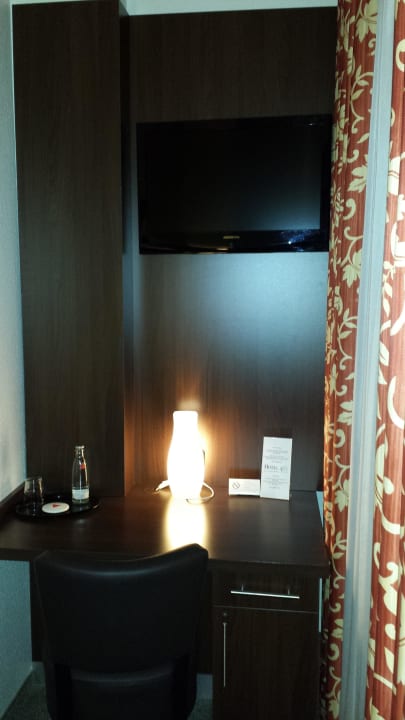 Schriebtisch mit TV Hotel Am Oppspring