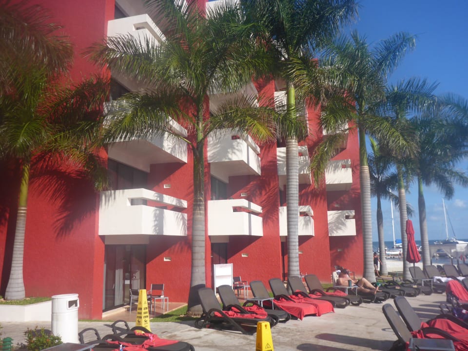 Budynki przed Sexy Pool Temptation Cancun Resort - Adults only
