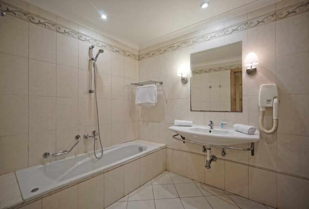 Bathroom - Porto Azzurro Aparthotel Malta Hotel Porto Azzurro Resort