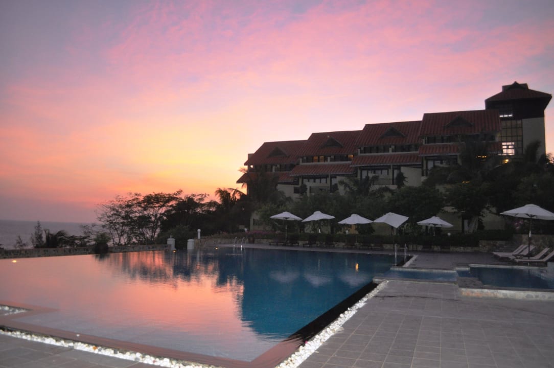 Stunning Sunset Hotel Romana Resort