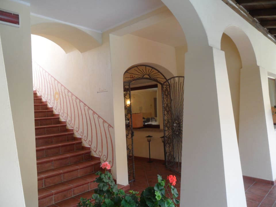 Gang zum Frühstück Hotel Sa Pedra