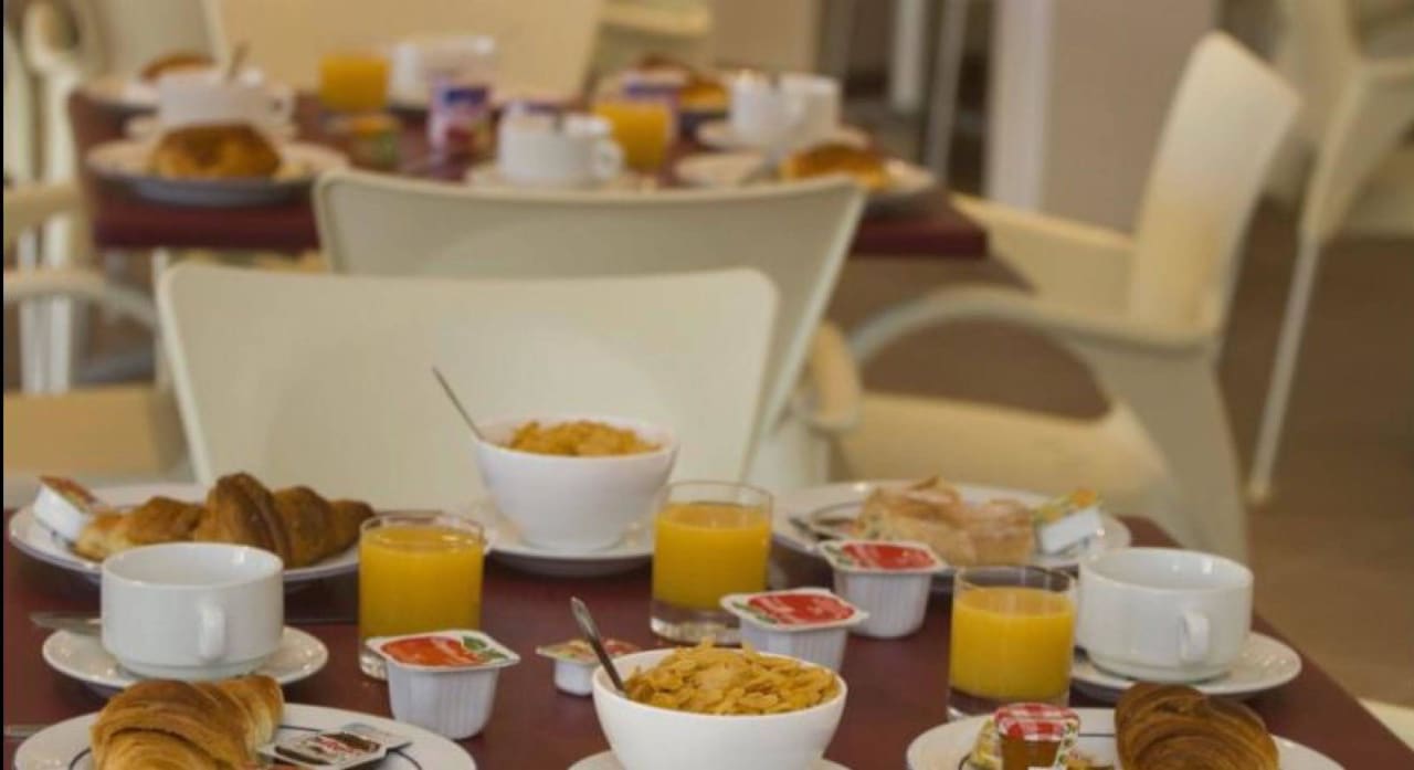 Restaurant Adonis Grandcamp - Résidence Les Isles De Sola