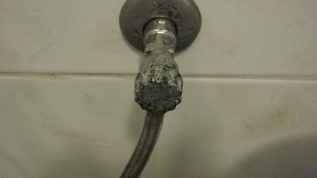 Wasserzuleitung Toilette MPM Hotel Astoria