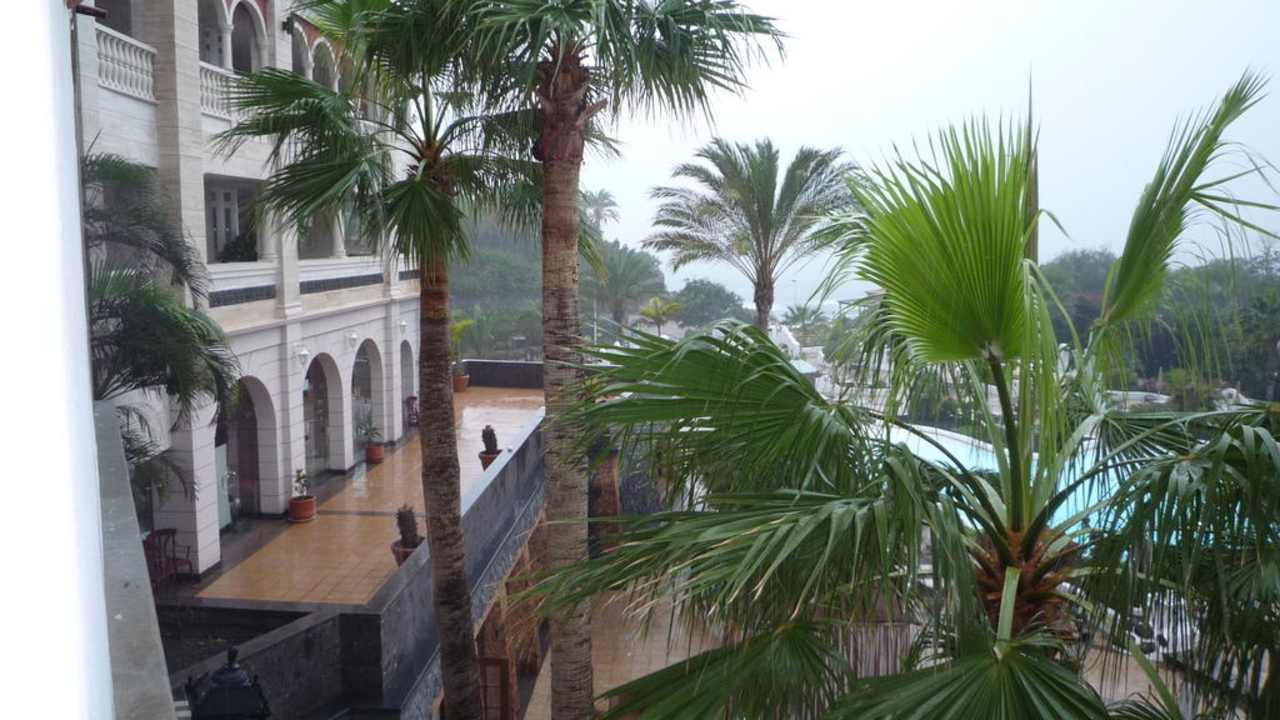 Balkonblick in den Regen II Gran Tacande Wellness & Relax Costa Adeje