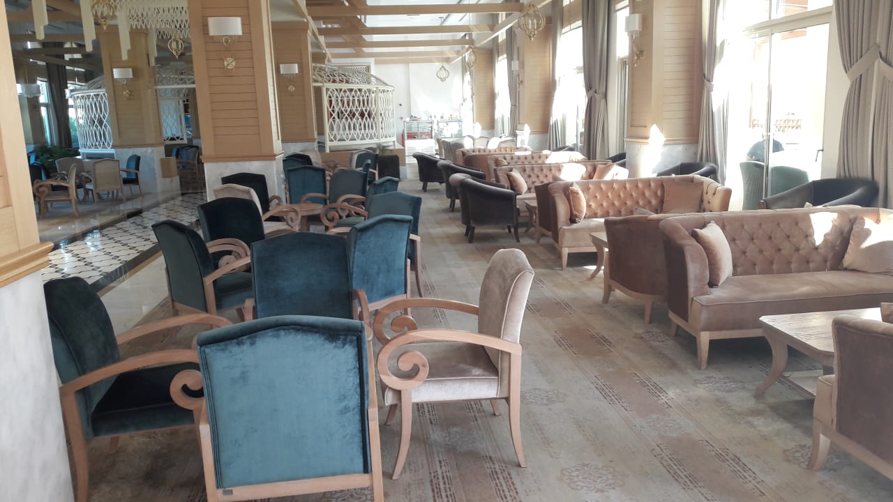 Lobby Well Palace Side