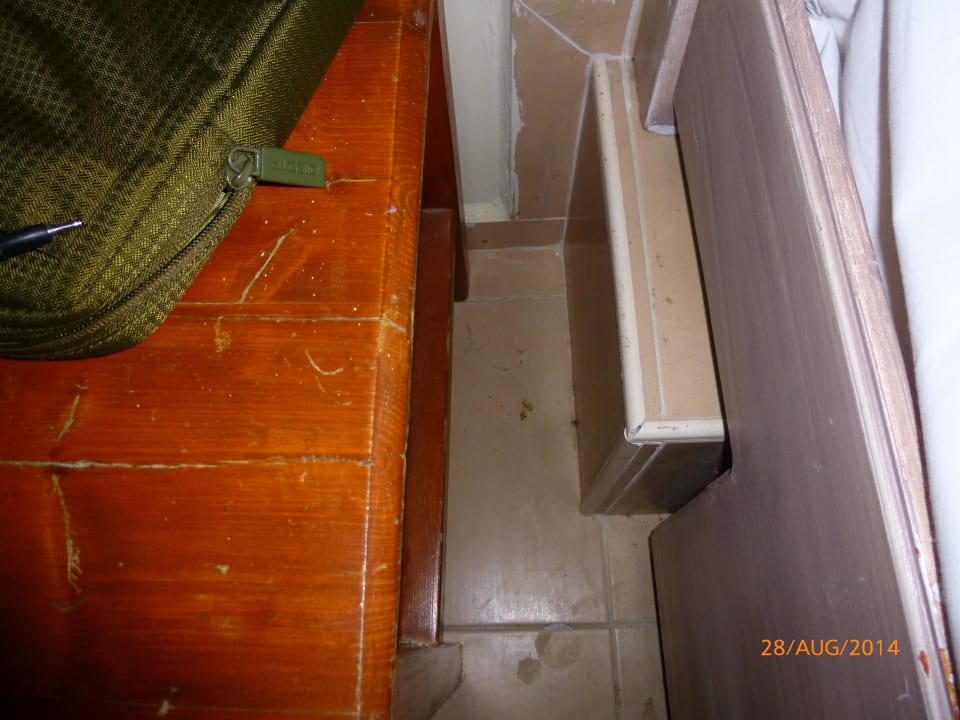 Eine Bettseite bei Ankunft und Abreise Club Resort Atlantis