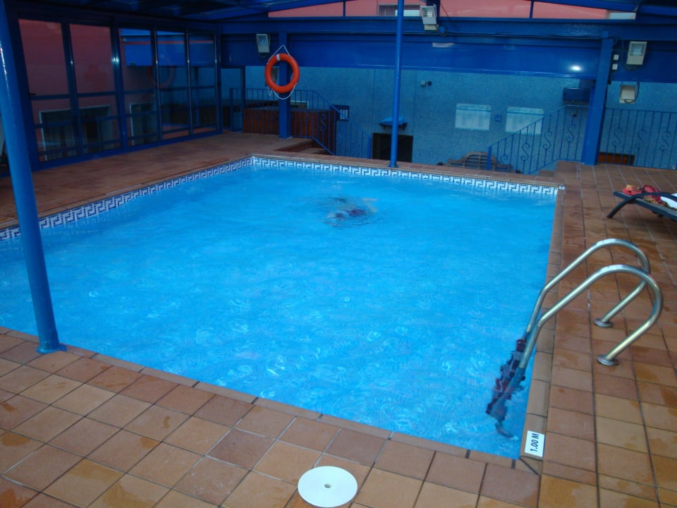 Mini-Pool, reicht zum Erfrischen Hotel Ciutat del Prat