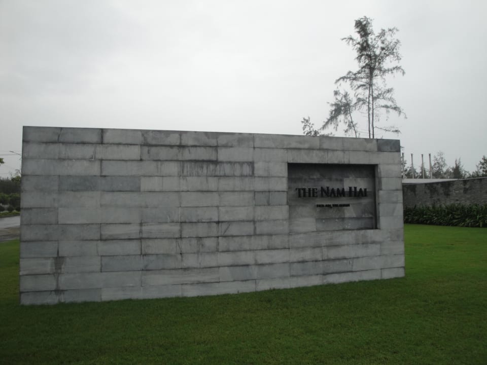 Schild vor der Einfahrt Four Seasons The Nam Hai, Hoi An, Vietnam