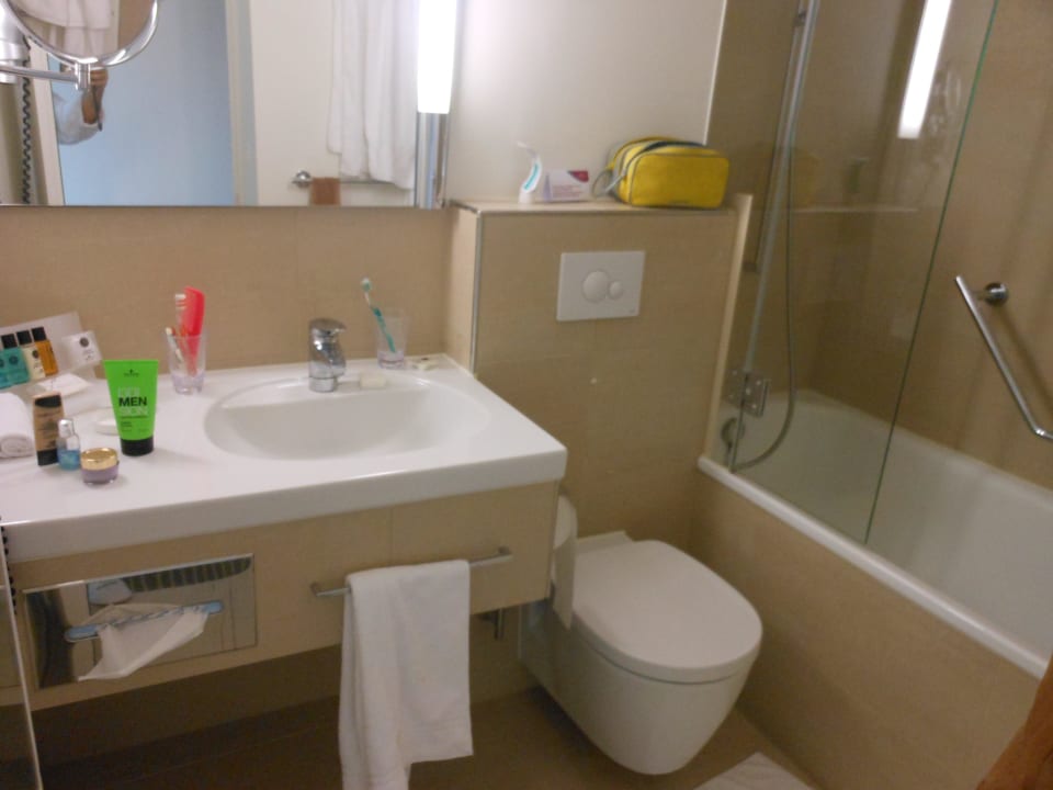 Zimmer 2416 - Badezimmer Hotel Crowne Plaza Zürich