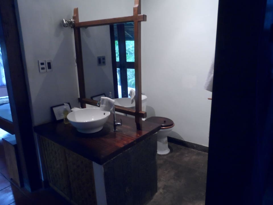 Waschraum mit WC, Dusche extra Hotel Forest Floor Lodge