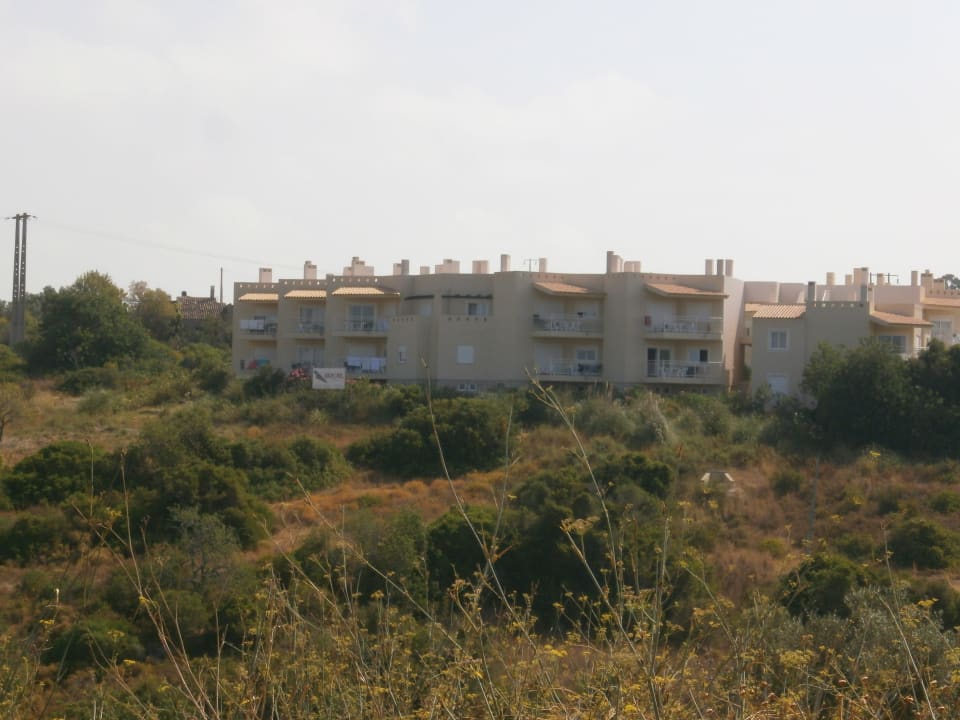 Von einer Zufahrtsstraße Placid Village