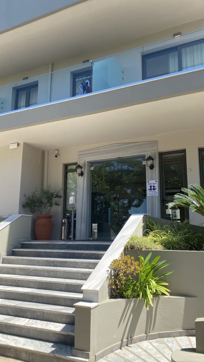 Außenansicht Hotel Marinos Beach