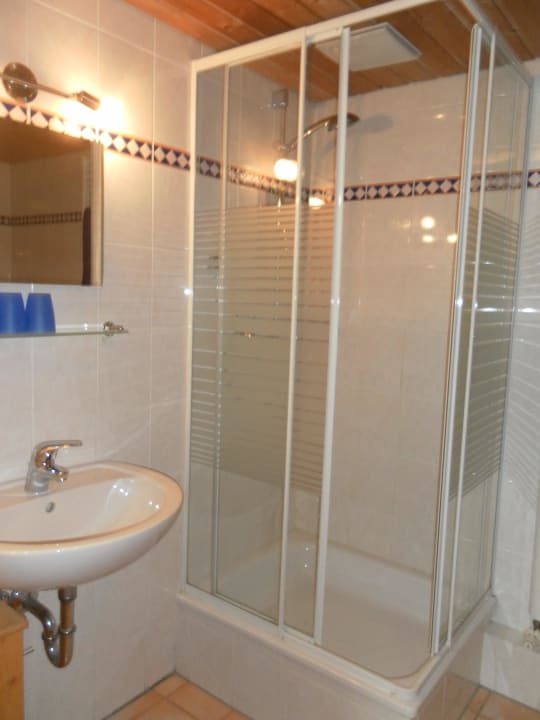 FeWo1: Bad (Dusche & Waschbecken) Ferienwohnungen Brunner