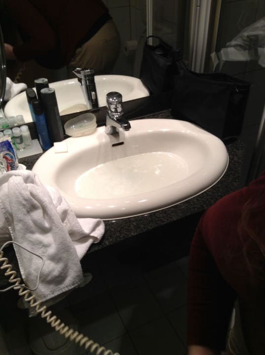 Täglich grüßt das Murmeltier - Abfluss defekt Vienna House Easy Berlin