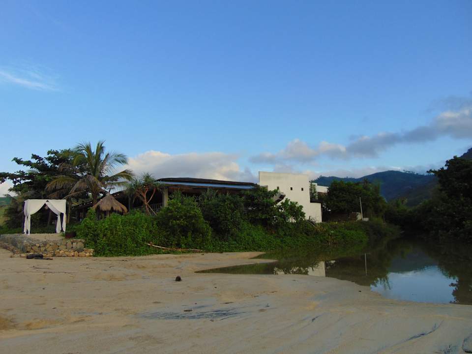 Strand Amber Lombok Beach Resort