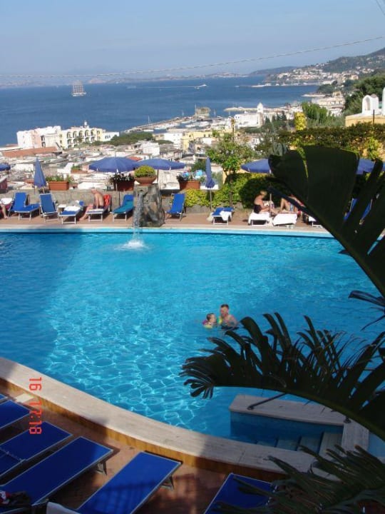 Pool und Golf von Neapel Hotel San Lorenzo Terme