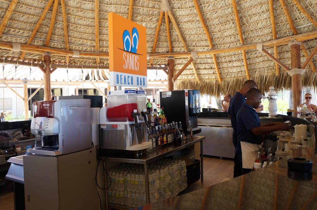 Super bar na plaży Royalton Splash Punta Cana