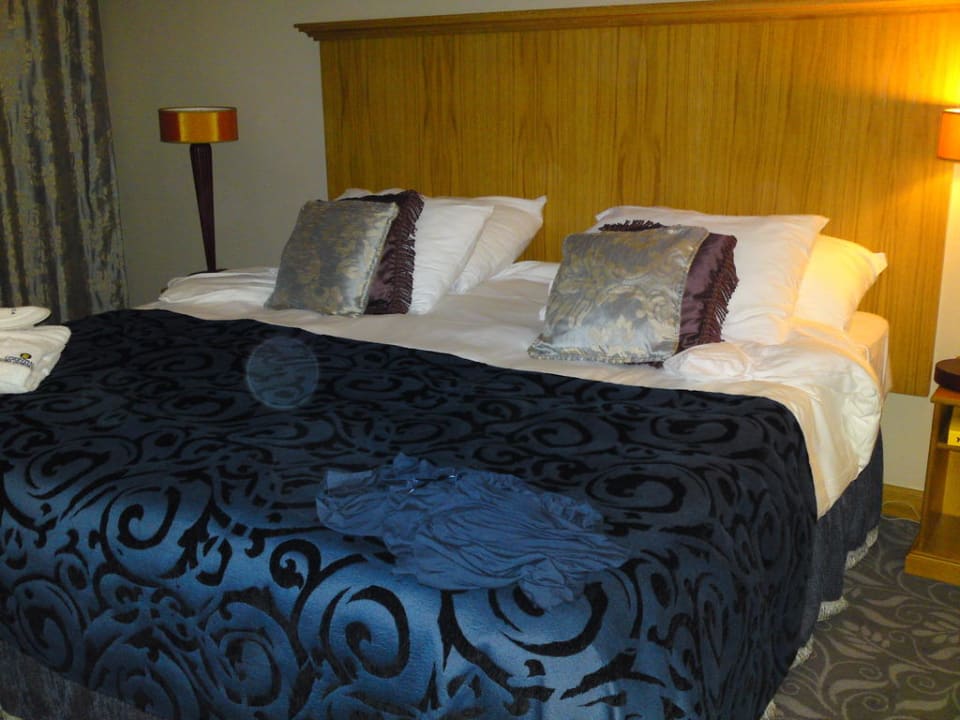 Für eine Person ein riesen Bett Corinthia Palace Hotel & Spa