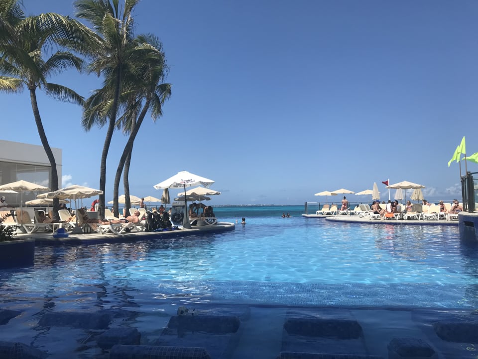 Pool Hotel Riu Cancun