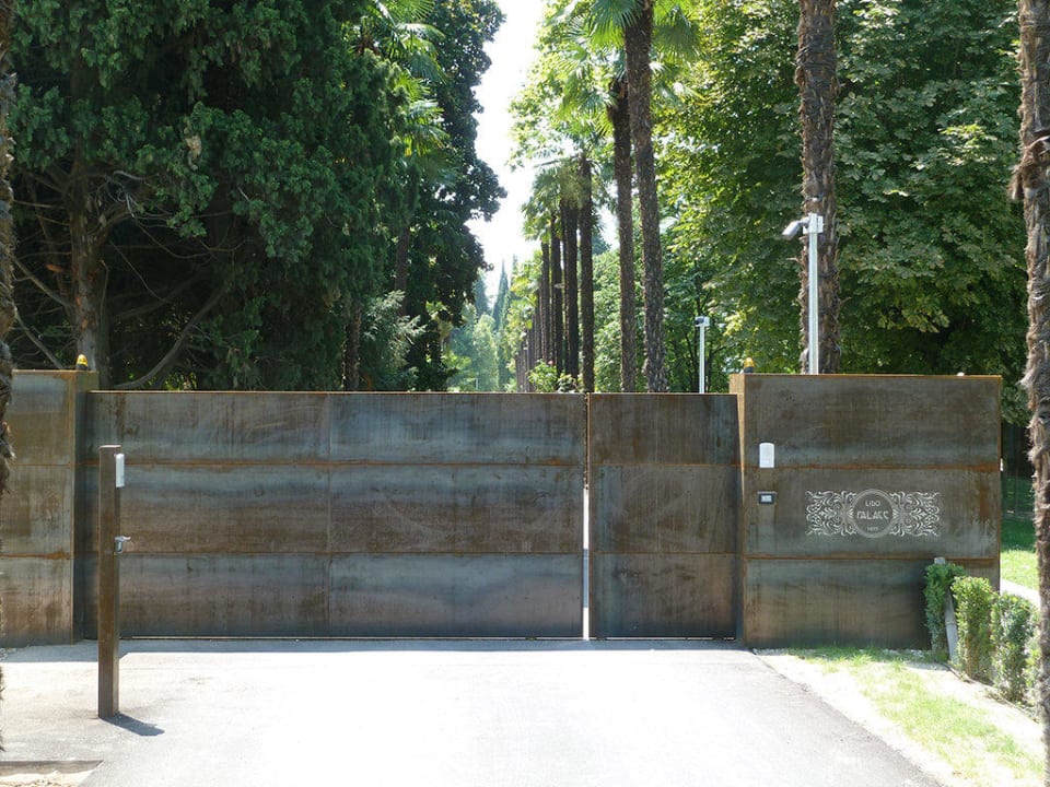 Einfahrstor Hotel Lido Palace