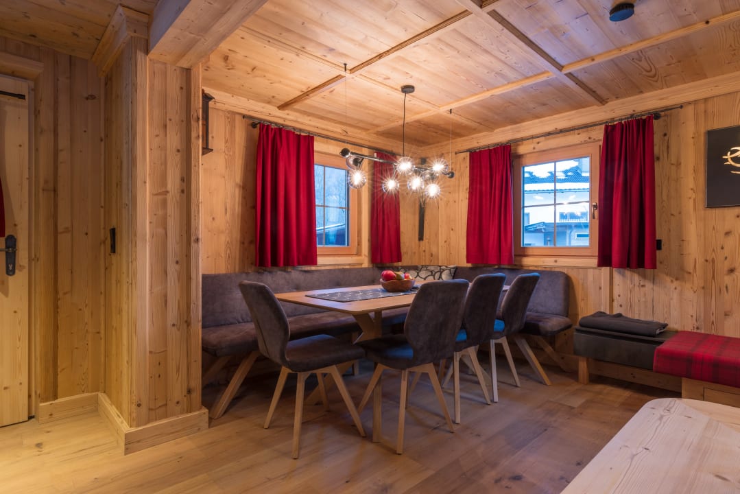 Zimmer Luxus Chalet Fasserhäusl im Zillertal - Sauna ,Hot Tub, Kamin & Alpenblick für bis zu 10 Personen