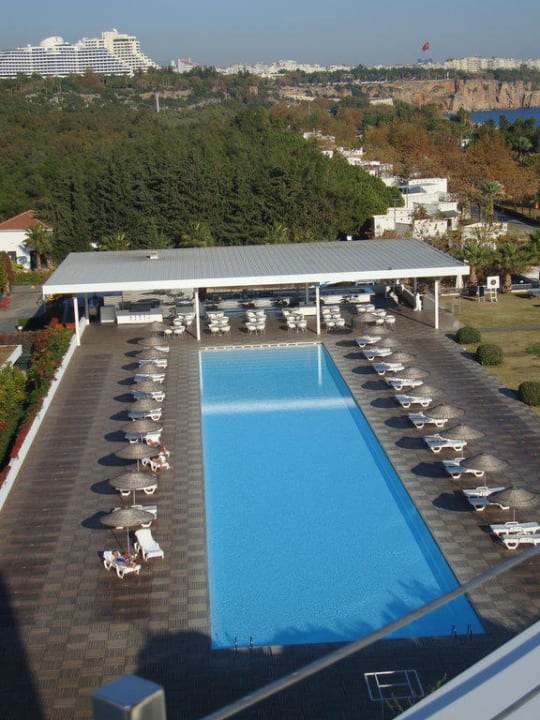 Blick auf den Pool aus dem Aufzug Hotel SU & Aqualand