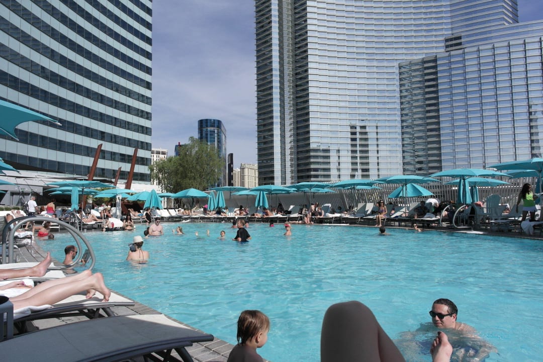 Der hoteleigene Pool Vdara Hotel & Spa at CityCenter Las Vegas