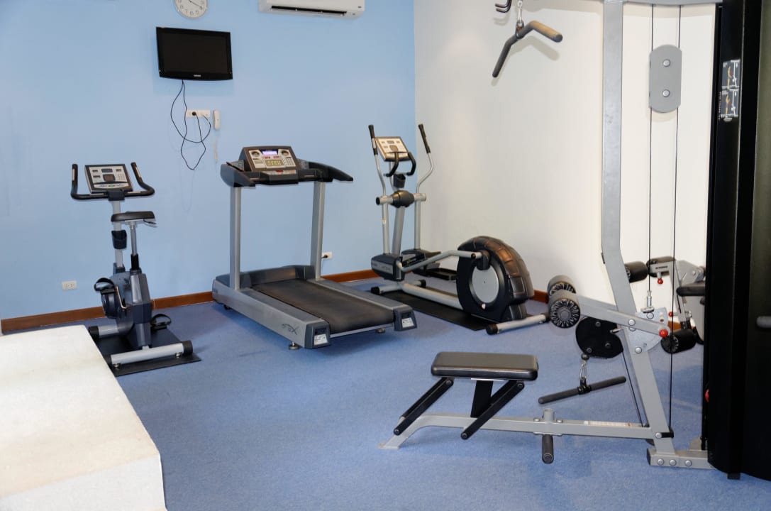 Fitnessraum unterhalb der Lobby Dewa Phuket Resort and Villas