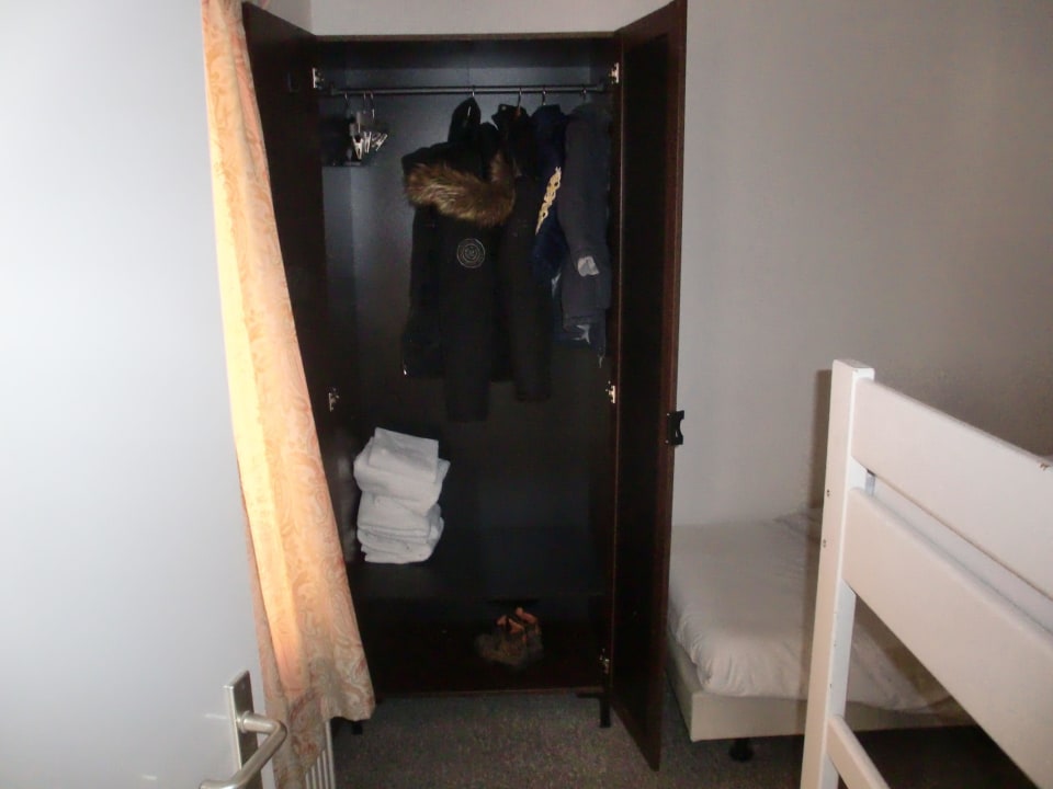 Schrank im 2. Schlafzimmer vom Zimmer "Valk" Hotel Valkenhof