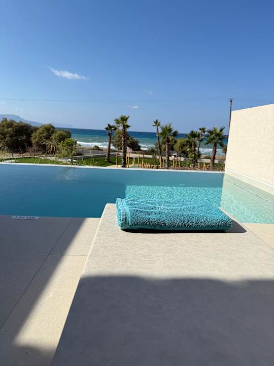 Zimmer Oros Luxury Beach Resort