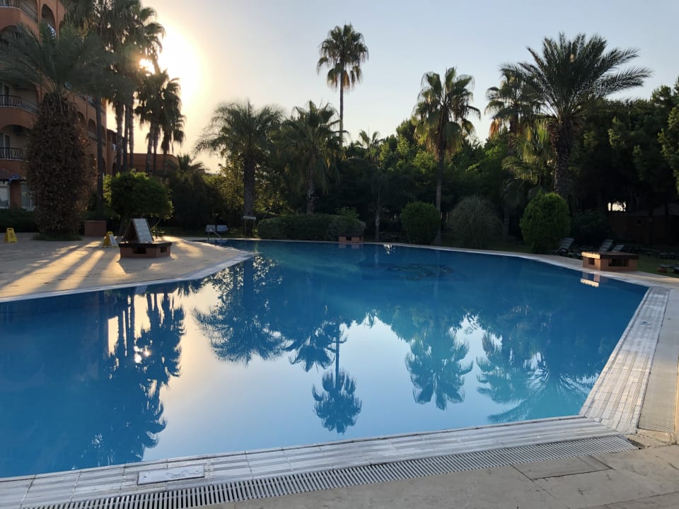 Pool Club Turtas Beach Hotel