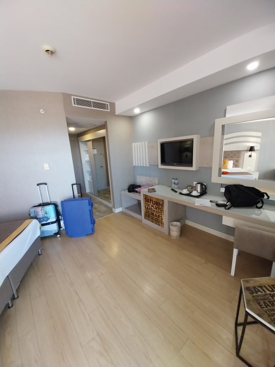 Zimmer Saturn Palace Resort Hotel