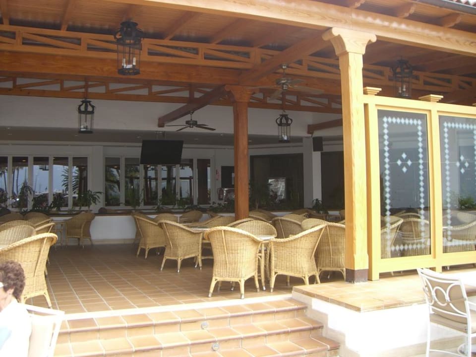 Außenterrasse vor der Hauptbar Hotel Riu Paraiso Lanzarote