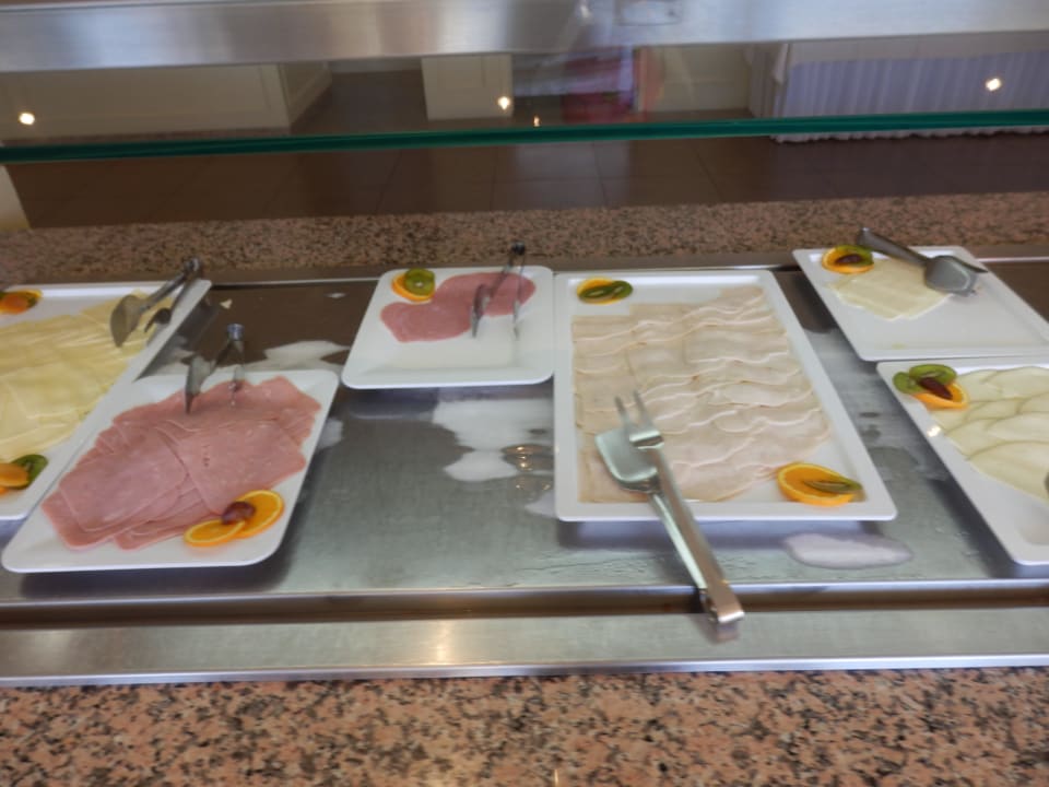 Reichlich Wurst und Käse PortoBay Falésia