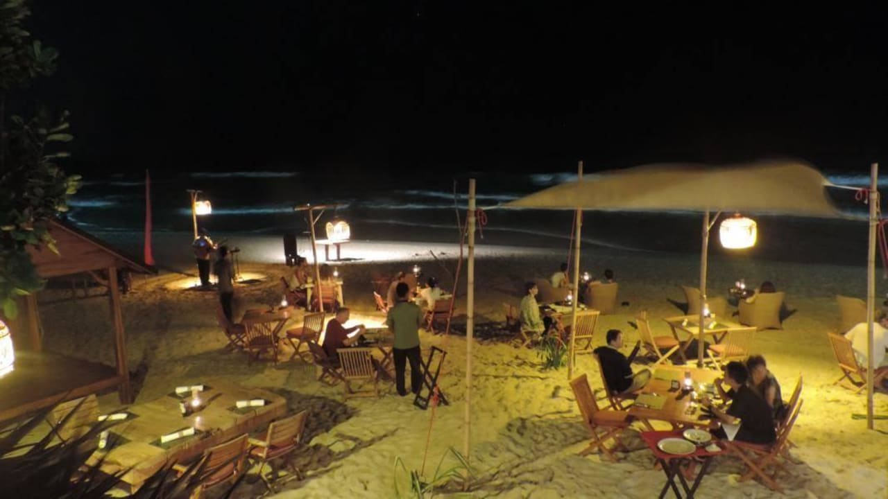 Abendessen am Strand Banana Fan Sea Resort